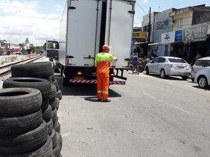 Prefeitura de Maceió realiza mutirão de coleta de pneus na orla lagunar