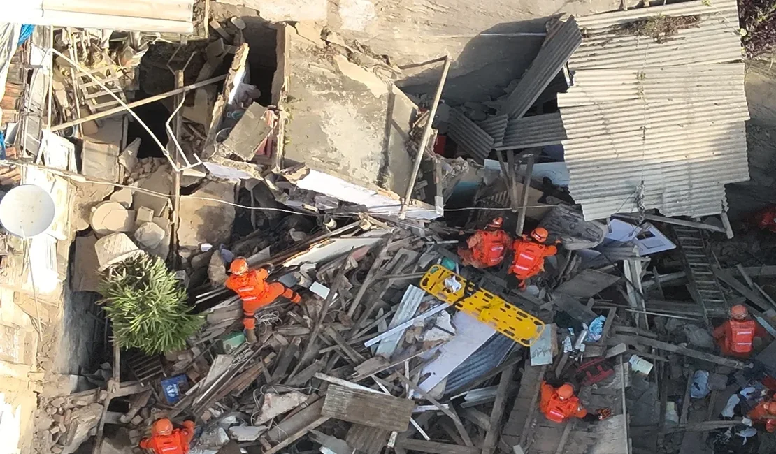 Rio: parte de sobrado no Catete desaba e deixa ao menos 16 feridos