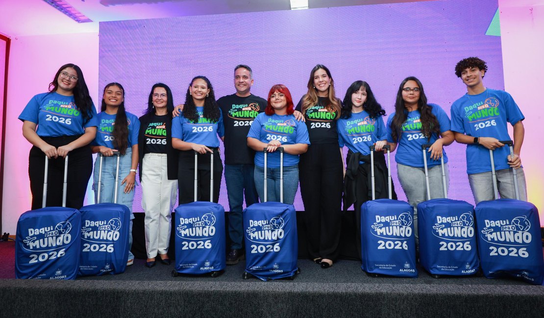 Governo entrega kits de viagem aos 200 alunos para intercâmbio na Inglaterra