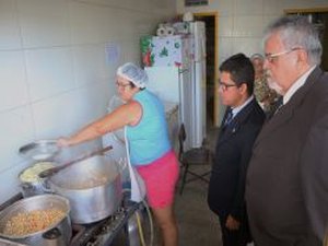 MP investiga possíveis irregularidades na distribuição de alimentos para desabrigados