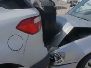 Acidente causa engavetamento em drive thru do Jaraguá