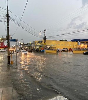[Vídeo] Chuva, trovões e relâmpagos na tarde da quarta-feira (22) em Arapiraca