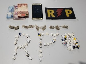 Homem é pego em flagrante traficando drogas no Beco do Bolinha, em Arapiraca