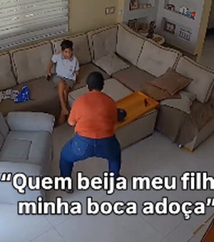 Mãe se emociona ao flagrar doméstica elogiando filho enquanto cuidava dele