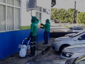 Casal faz desinfecção de locais de trabalho para prevenção ao coronavírus