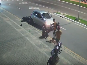 Câmeras registram momento em que motociclista é arremessado sobre veículo no Jardim Petrópolis