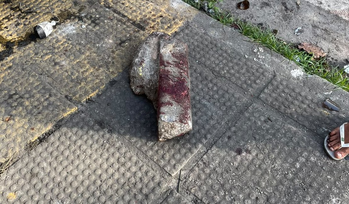 Motorista é espancado e tem carro destruído após atropelamento em Maceió