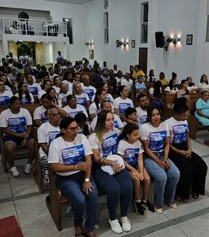 Família pede justiça durante missa de três meses pela morte do blogueiro Adriano Soares