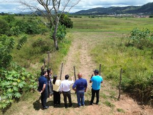 Equipe da prefeitura visita terrenos e planeja expandir cemitérios em Palmeira dos Índios