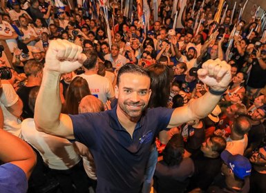 Paulinho Mendonça participa de caminhada no Jacintinho, em Maceió