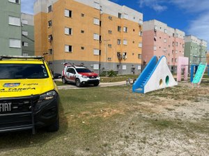 Militares repintam muro pichado com ameaças após prisão de líder do tráfico de drogas