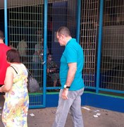 Eleitores chegam cedo aos colégios eleitorais para votar em Maceió