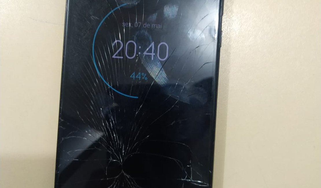 Homem é preso enquanto tentava se livrar de celular roubado na AL-115