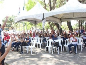 Servidores da Ufal aprovam estado de greve em assembleia geral