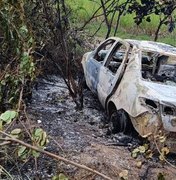 Polícia Civil  investiga achado de corpos carbonizados em carro no Benedito Bentes