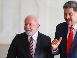 Lula silencia sobre veto a opositora do ditador Maduro na Venezuela