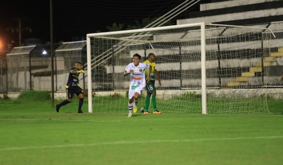 Zagueiro Rayan sente a coxa e passa a ser dúvida para jogo em Fortaleza