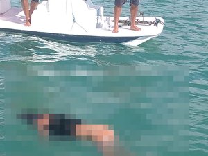 Corpo é encontrado boiando sem calcinha na praia do Gunga