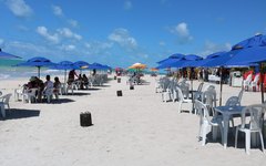 Turistas ficam encantados com a Praia de Antunes