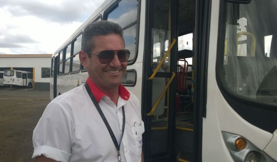 Motorista muda rota de ônibus para que estudantes não se atrasassem para o Enem