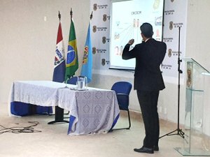 Delegado de AL ministra palestra em curso da Academia Nacional de Polícia Federal