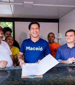 Rodrigo Cunha entrega canteiros revitalizados e novos boxes na Pajuçara