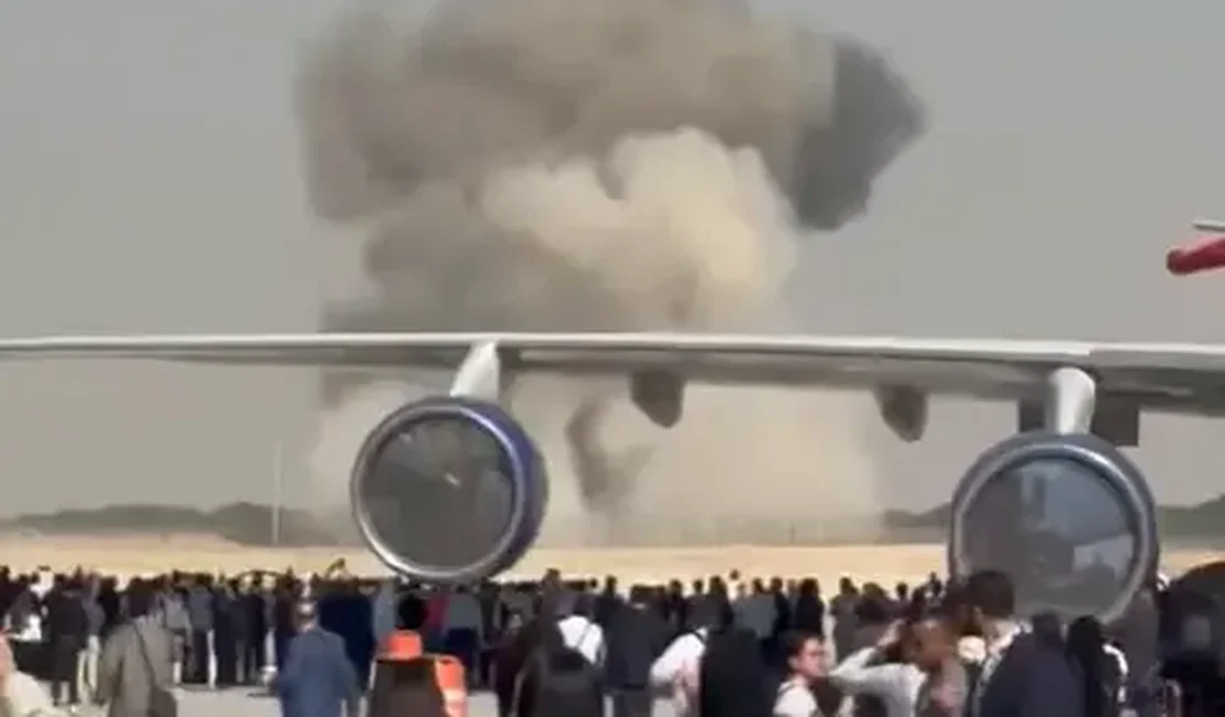 Caça indiano cai durante demonstração em feira aérea em Dubai; piloto morre