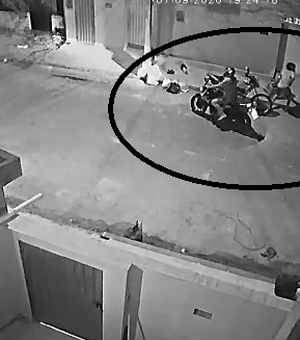 [Vídeo] Assaltante se disfarça de entregador após roubar motociclista de aplicativo