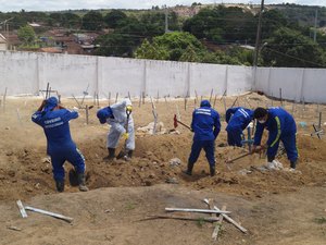 Com 13 escavações, IML encerra exumações no cemitério Divina Pastora