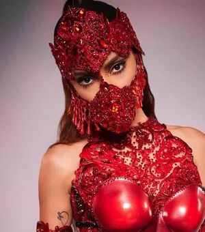 Anitta reage a grupo religioso que foi pregar em show dela