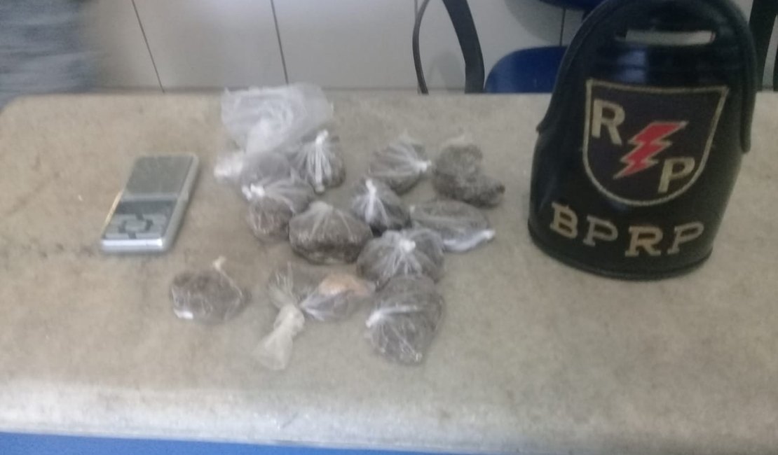 [Vídeo] Polícia prende suspeito de tráfico de drogas na Vila Brejal
