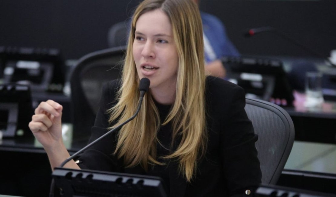 Cibele Moura anuncia que fim dos fogos com estampido em Alagoas será a partir de 2026