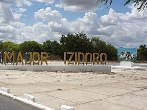 Suspeito morre durante troca de tiros com policial