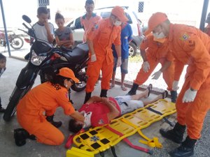 Colisão entre carro e moto deixa um ferido em bairro de Arapiraca