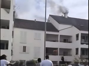 Jovens sobem edifício em chamas para salvar mulher: 'É preciso coragem'