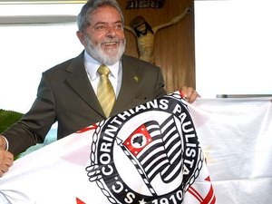 Excesso de faltas faz o ex-presidente Lula deixar Conselho do Corinthians