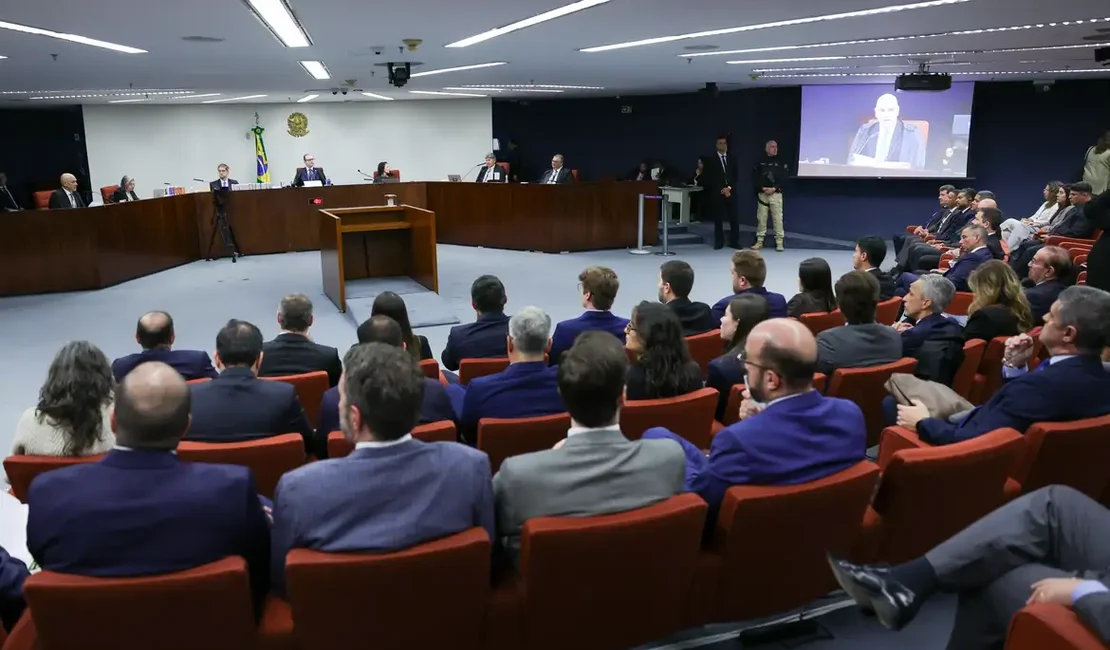[Vídeo] STF retoma julgamento de Bolsonaro após pausa; defesas serão ouvidas