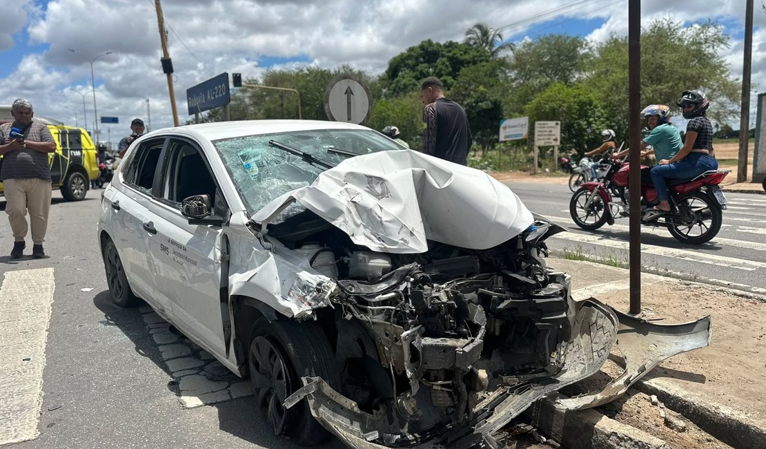 Acidente próximo ao shopping deixa quatro feridos em Arapiraca