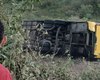 Ônibus com romeiros tomba e deixa mortos e feridos no Ceará