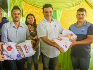 Prefeitura de União dos Palmares entrega mais de 5 Mil quilos de sementes para cultivo de milho e feijão