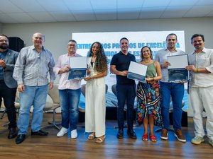 Governador Paulo Dantas entrega premiação a pesquisadores e reforma da sede da Fapeal