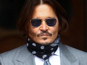 Mansão de Johnny Depp na Califórnia é invadida; mulher suspeita é presa