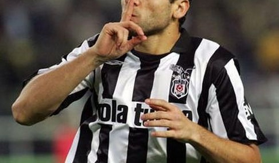 Atacante já está em Porto Alegre para assinar com Grêmio