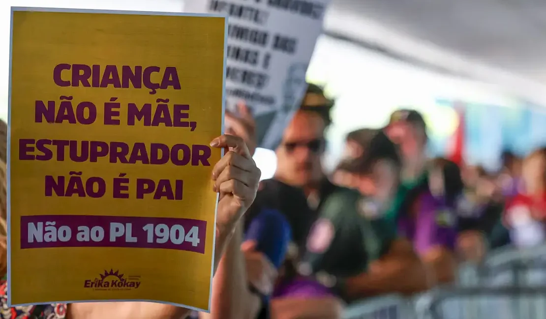 Brasília: mulheres fazem ato contra PL que equipara aborto a homicídio