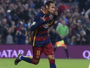 Brasil coloca quatro candidatos ao time de 2015 da Uefa