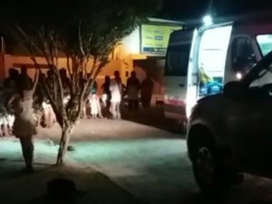 Vítima de arma de fogo, homem é socorrido por familiares e morre em hospital de Arapiraca