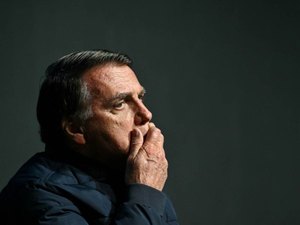 Bolsonaro deve apresentar defesa sobre suposto golpe até esta quinta-feira (6)