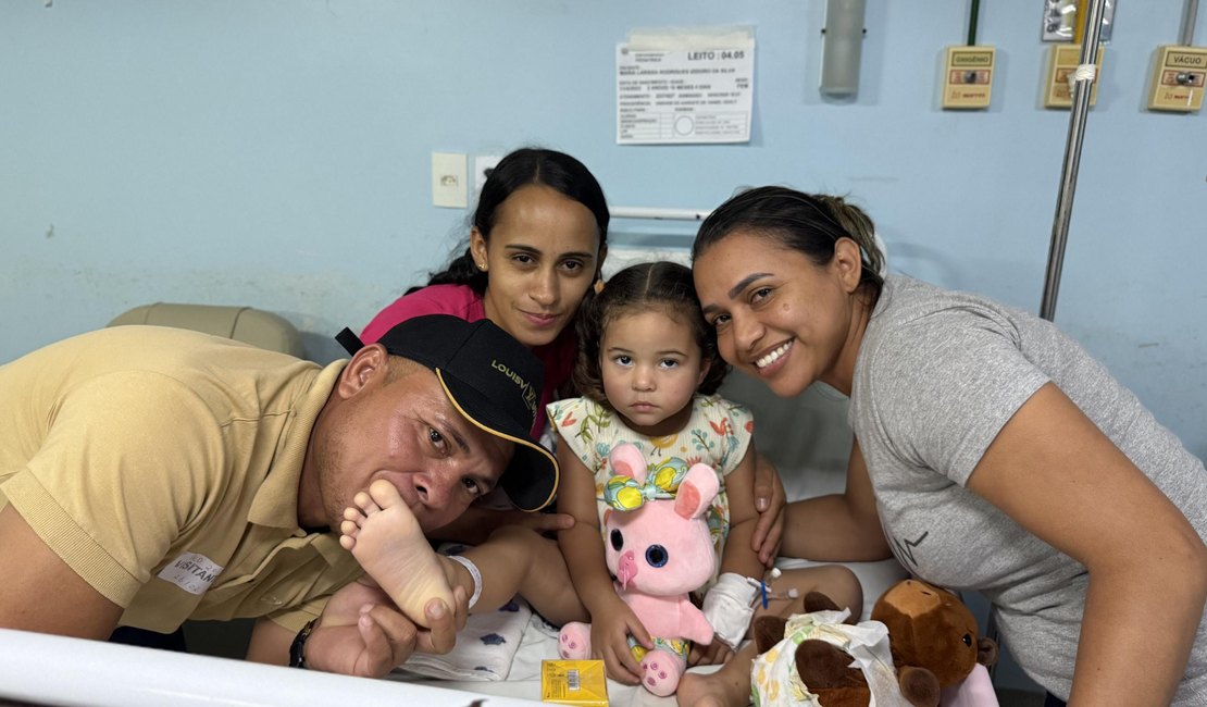 Criança que perdeu a mãe em acidente com ônibus de romeiros recebe alta hospitalar