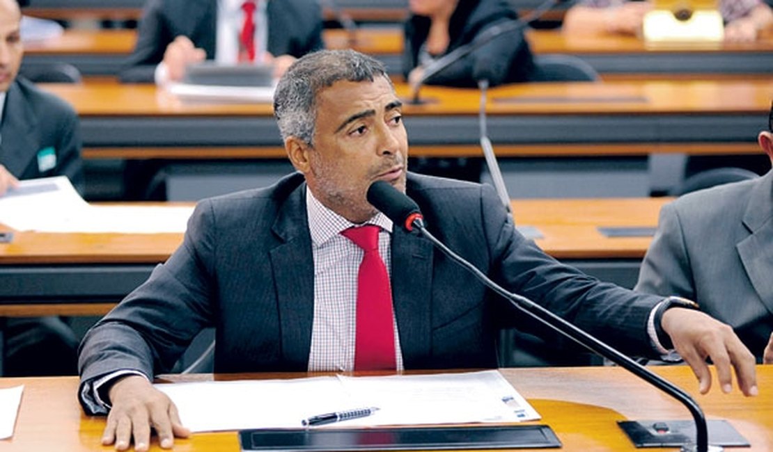 Romário anuncia processo de R$ 75 milhões contra revista por falsa denúncia