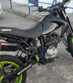 BPTran recupera motocicleta roubada e com adulterações em Maceió